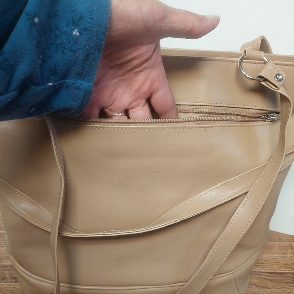 Large Tan Bucket Shoulder Bag with Long Straps - Picture 3 of 16